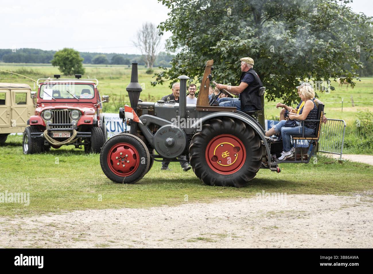 DIEDERSDORF, Deutschland - 30. AUGUST 2020: Das populäre polnische Traktormodell Ursus C-45 (C-451), 1949. War eine illegale Kopie des Lanz Bulldog D 9506. Stockfoto