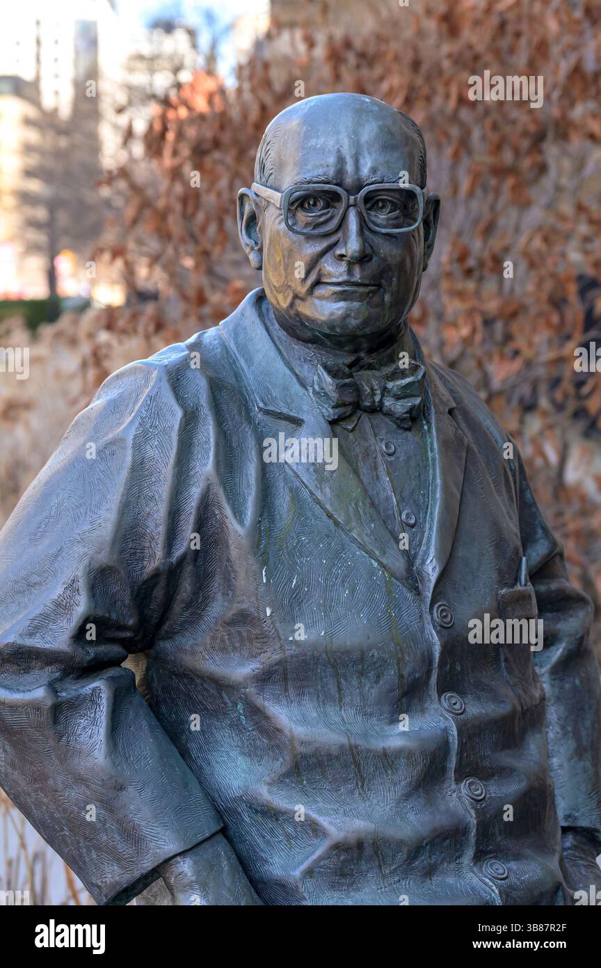 Statue von Dr. James Till vor dem Mars-Zentrum. Er ehrt ihn als einer der Pioniere bei der Entdeckung von Stammzellen. Stockfoto