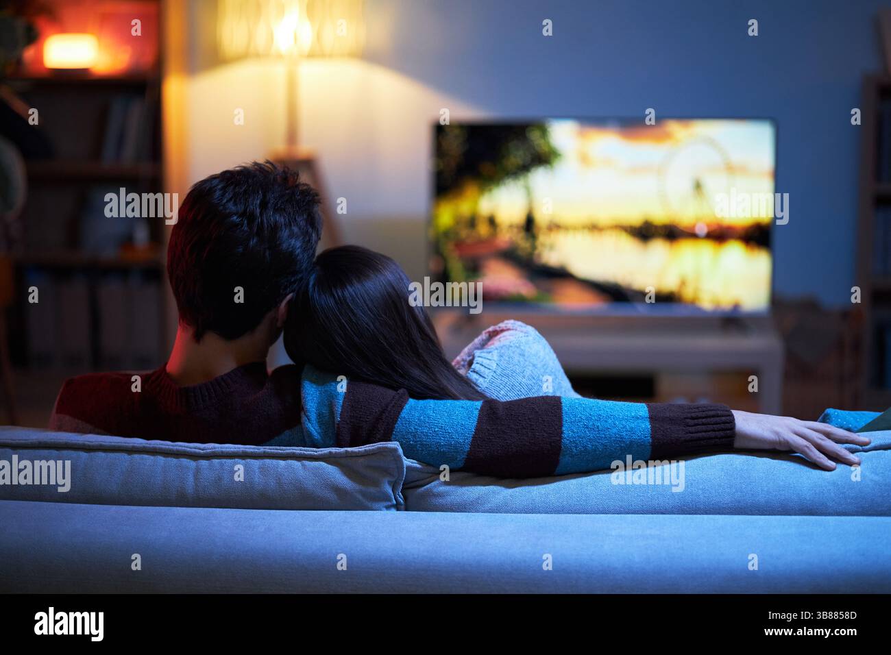 Ein Paar Genießt Es, Filme Zu Sehen Stockfoto