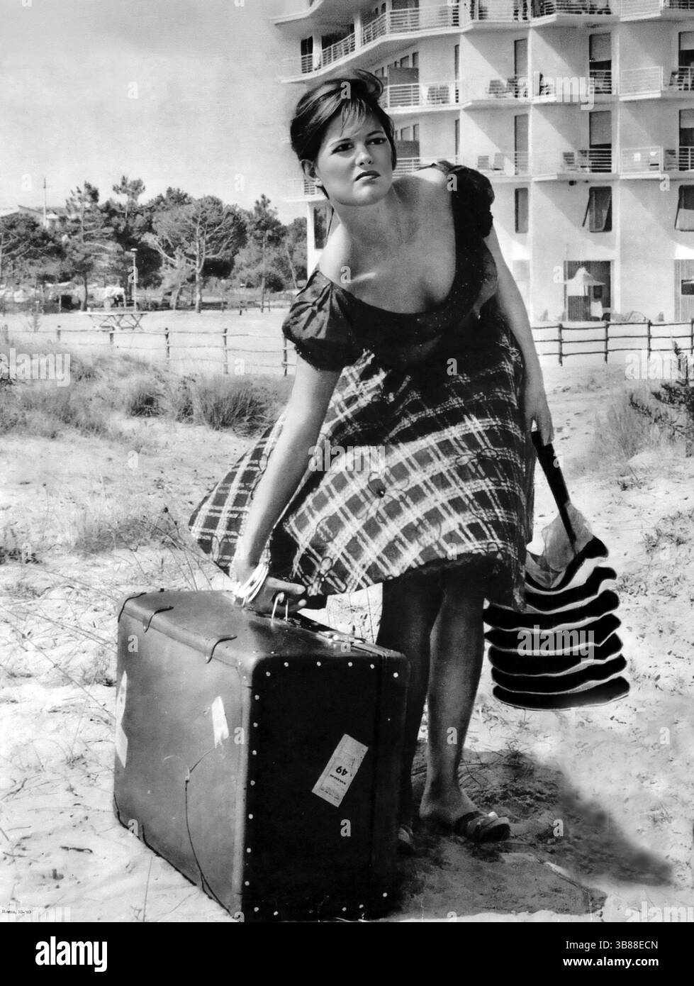 Claudia Cardinale. Porträt der italienischen Schauspielerin Claude Joséphine Rose Cardinale (* 1938), Werbefoto für La ragazza con la valigia (1961) Stockfoto