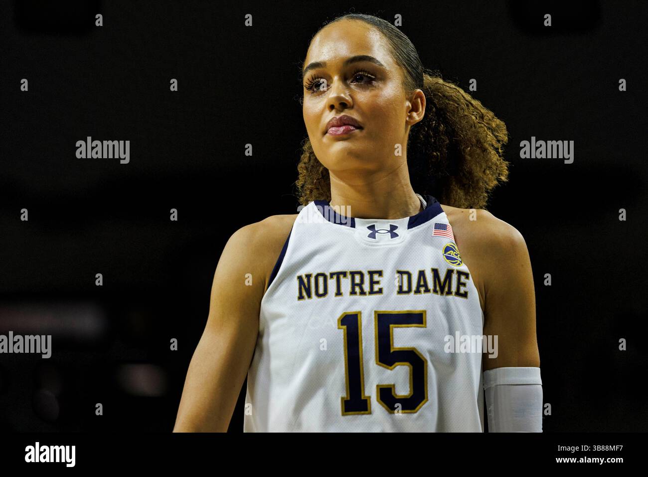 6. Dezember 2023: Notre Dame Stürmer Natalija Marshall (15) während des NCAA Women's Basketball-Spiels zwischen den Lafayette Leoparden und den Notre Dame Fighting Irish im Purcell Pavilion im Joyce Center in South Bend, Indiana. Notre Dame besiegte Lafayette mit 96.42. John Mersits/CSM. (Kreditbild: © John Mersits/CSM via ZUMA Press Wire) Stockfoto