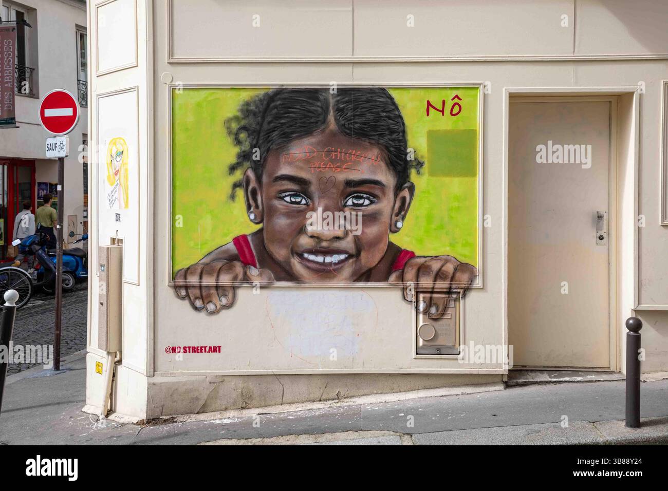 Montmartre Street Art: Graffiti von Nô an der Ecke Rue Germain Pilon und Rue Véron im 18. Arrondissement von Paris, Frankreich Stockfoto