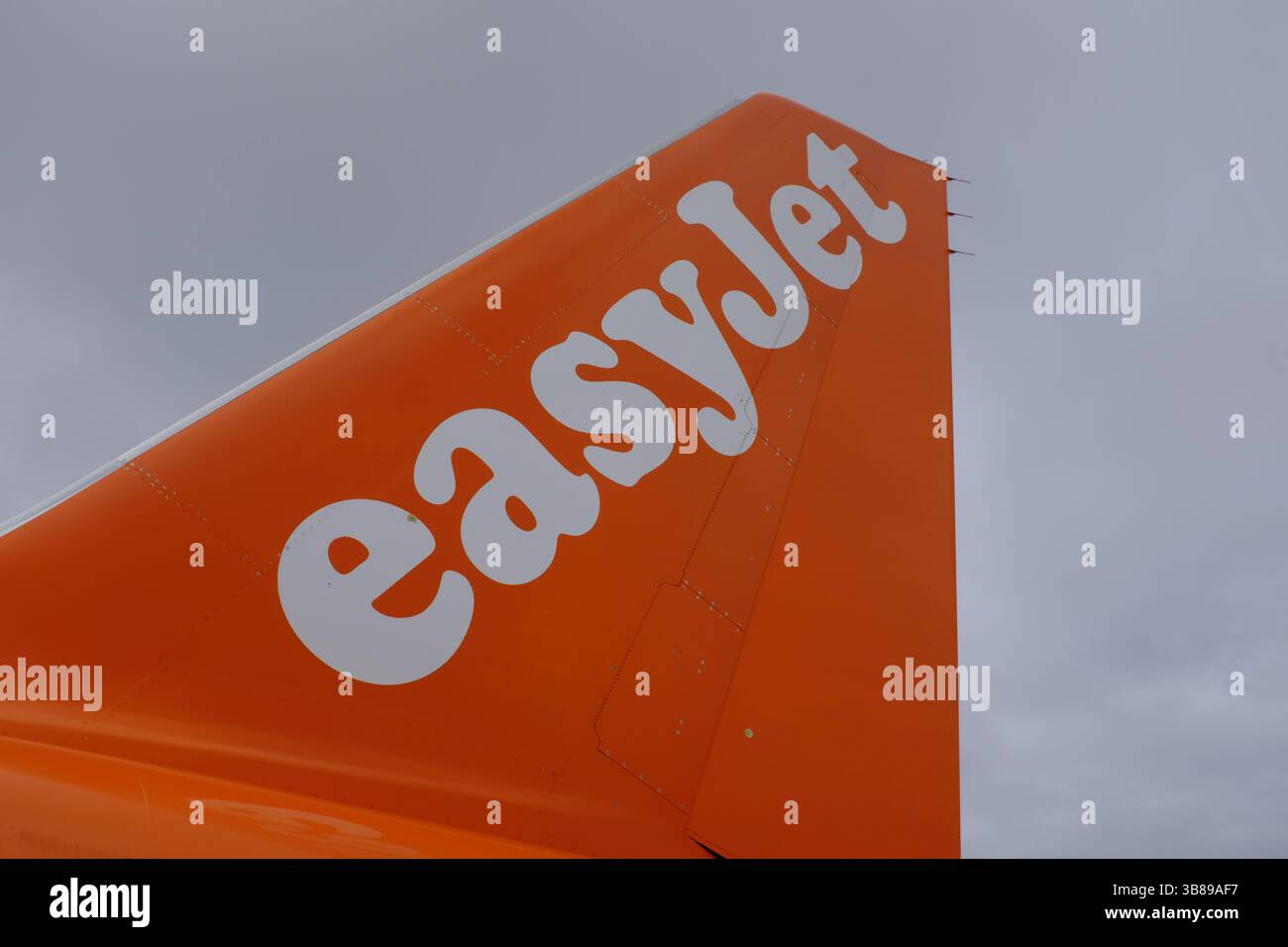 EasyJet-Logo auf einem Flugzeug Stockfoto