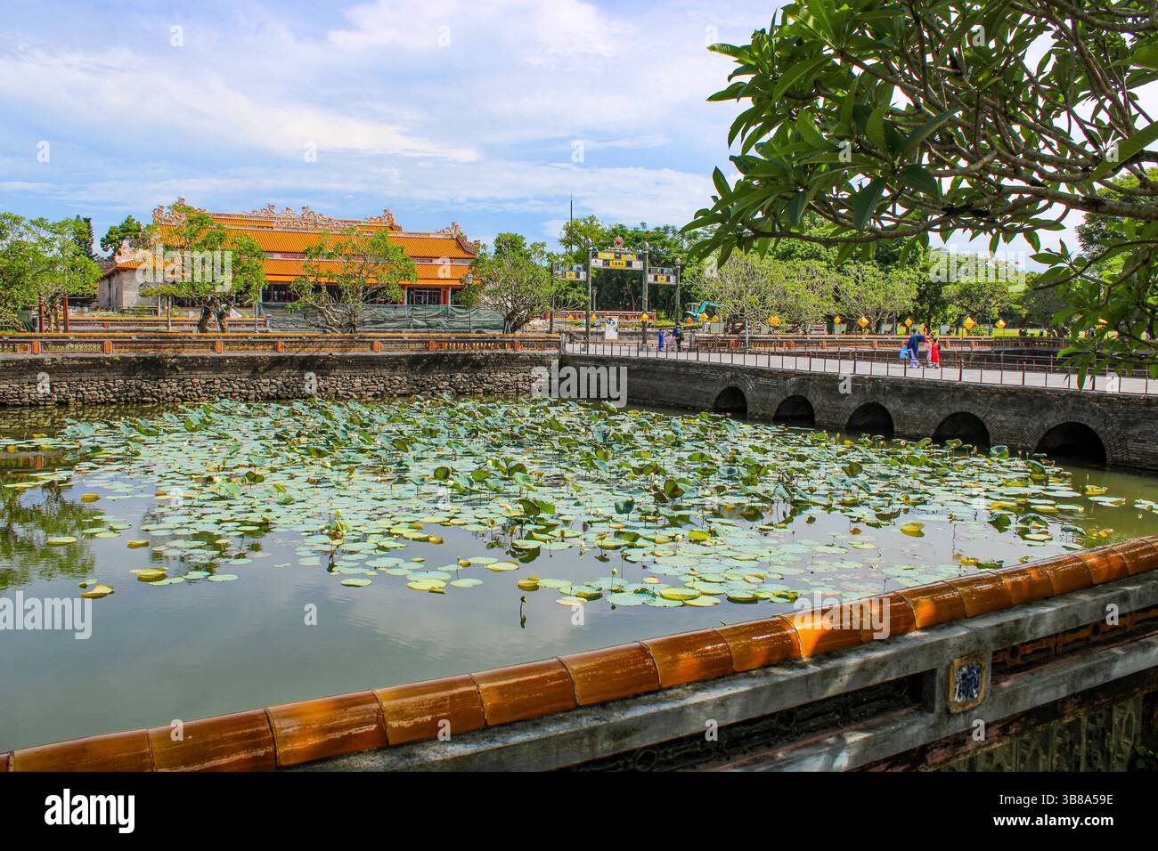 Vietnam, Hue. Hue Imperial City (Hoàng Thành Hu). Teich mit Seerosen. Stockfoto