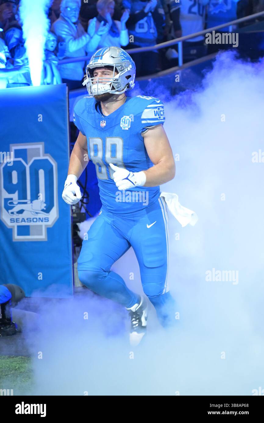 DETROIT, MI - 08. OKTOBER: Detroit Lions TE (89) Brock Wright während der Spielereinführungen vor dem Spiel zwischen Carolina Panthers und Detroit Lions am 8. Oktober 2023 im Ford Field in Detroit, MI (Foto: Allan Dranberg/CSM) (Credit Image: © Allan Dranberg/CSM via ZUMA Press Wire) Stockfoto