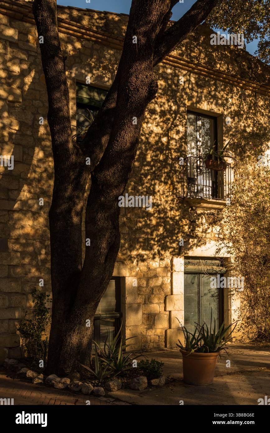 Straßenfotos der alten Häuser in Sant Martí d'Empúries Stockfoto