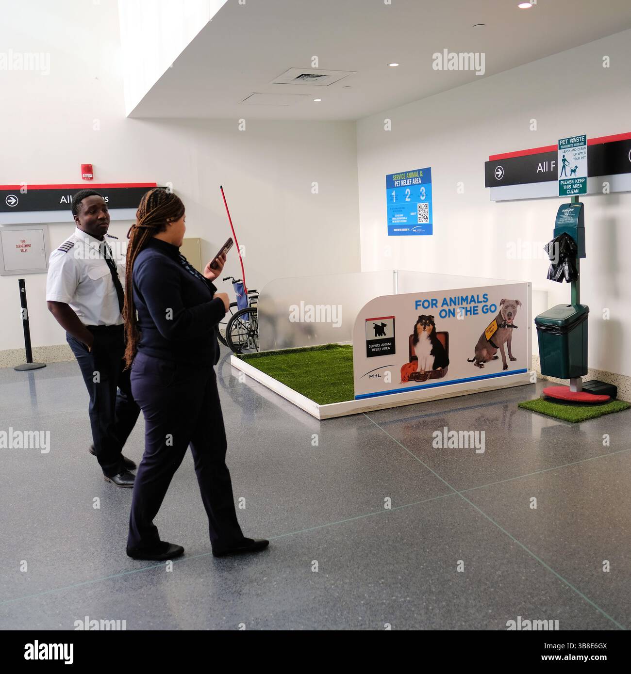 Service Animal Relief Area am Philadelphia International Airport in Pennsylvania; PET Port für Hilfstiere, die mit Fluggästen reisen. Stockfoto