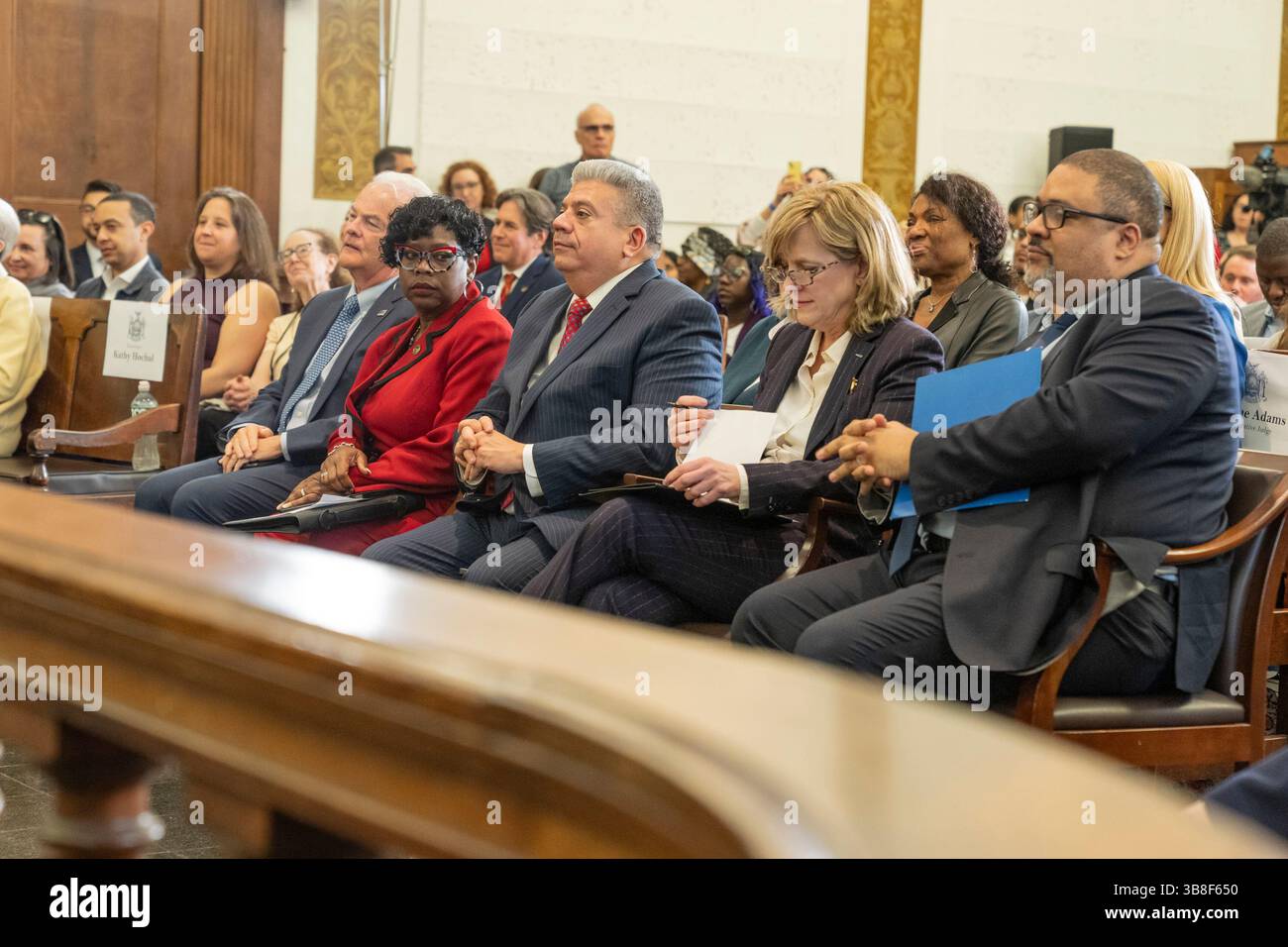 New York, NY, 7. Mai 2025: Staatsanwalt des Bezirks Staten Island Michael McMhon, Staatsanwalt des Bezirks Bronx Darcel Clark, Staatsanwalt des Bezirks Brooklyn, Eric Gonzalez, Staatsanwalt des Bezirks Queens Melinda Katz, Staatsanwalt des Bezirks Manhattan Alvin Bragg, Jr. Teilnahme von Gouverneur Kathy Hochul Ankündigung des Geschäftsjahres 2026 Budgetinvestitionen in Discovery und öffentliche Sicherheit am Obersten Gerichtshof des New York County in New York am 7. Mai 2025 Stockfoto