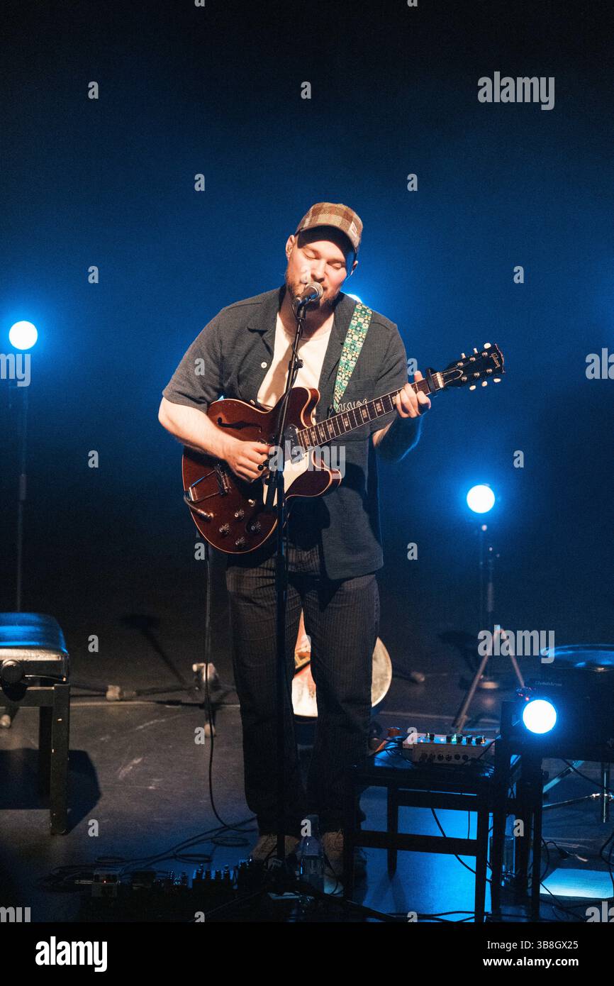 Mai 2024, Kopenhagen, Kopenhagen, Dänemark: Kopenhagen, Dänemark. Mai 2024. Der isländische Sänger, Musiker und Songwriter Asgeir gibt ein Live-Konzert im Bremen Teater in Kopenhagen. (Foto: © Flemming Bo Jense/Gonzales Foto via ZUMA Press) Stockfoto