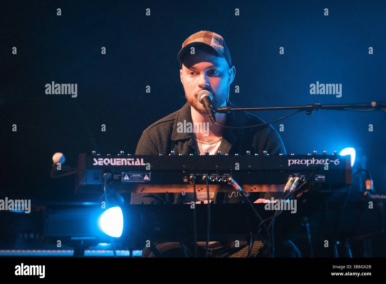 Mai 2024, Kopenhagen, Kopenhagen, Dänemark: Kopenhagen, Dänemark. Mai 2024. Der isländische Sänger, Musiker und Songwriter Asgeir gibt ein Live-Konzert im Bremen Teater in Kopenhagen. (Foto: © Flemming Bo Jense/Gonzales Foto via ZUMA Press) Stockfoto