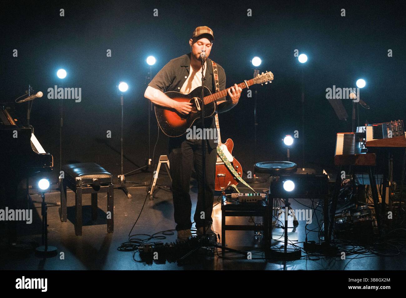 Mai 2024, Kopenhagen, Kopenhagen, Dänemark: Kopenhagen, Dänemark. Mai 2024. Der isländische Sänger, Musiker und Songwriter Asgeir gibt ein Live-Konzert im Bremen Teater in Kopenhagen. (Foto: © Flemming Bo Jense/Gonzales Foto via ZUMA Press) Stockfoto