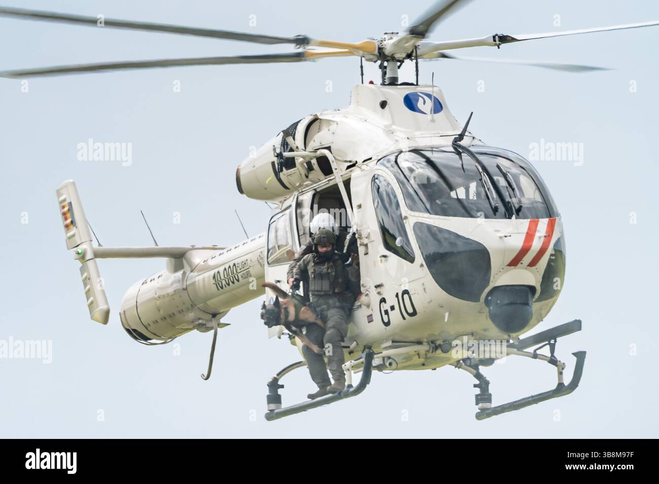 Ein MD Helicopters MD Explorer 902 Hubschrauber der belgischen Bundespolizei Ausbildung bei den Bundespolizeispezialeinheiten (DSU). Stockfoto
