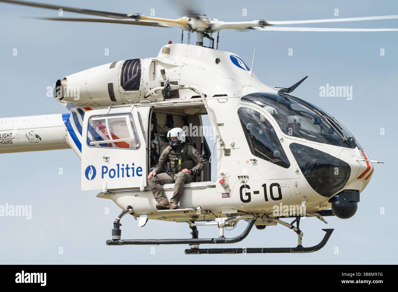 Ein MD Helicopters MD Explorer 902 Hubschrauber der belgischen Bundespolizei Ausbildung bei den Bundespolizeispezialeinheiten (DSU). Stockfoto