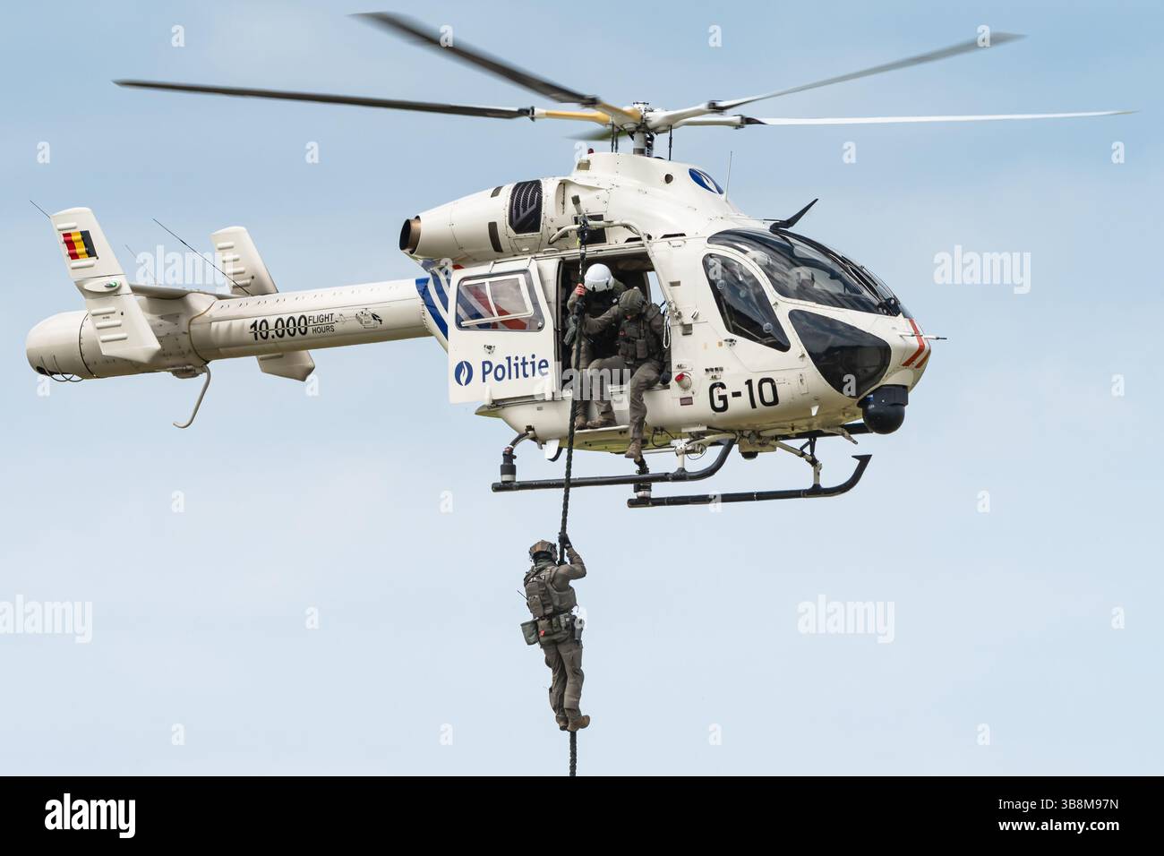 Ein MD Helicopters MD Explorer 902 Hubschrauber der belgischen Bundespolizei Ausbildung bei den Bundespolizeispezialeinheiten (DSU). Stockfoto