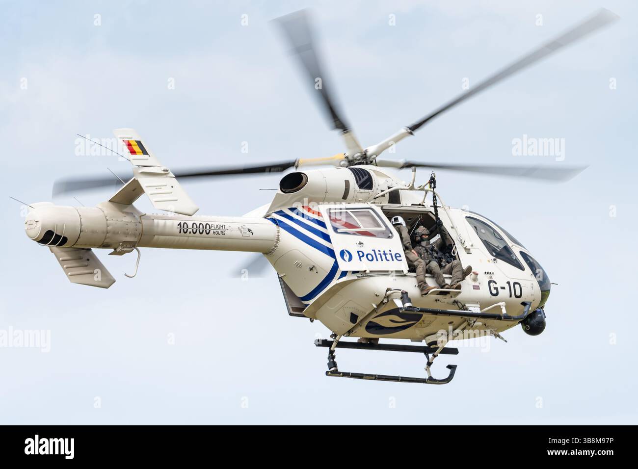 Ein MD Helicopters MD Explorer 902 Hubschrauber der belgischen Bundespolizei Ausbildung bei den Bundespolizeispezialeinheiten (DSU). Stockfoto