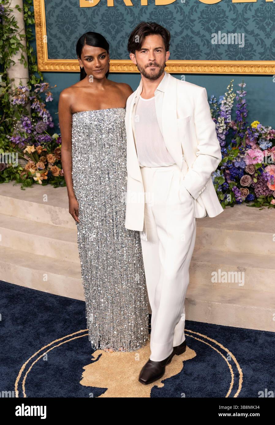 Mai 2024, New York, New York, Vereinigte Staaten: Simone Ashley und Jonathan Bailey nehmen am 13. Mai 2024 an der Premiere von Netflix Bridgerton Staffel 3 in der Alice Tully Hall in New York Teil (Foto: © Lev Radin/ZUMA Press Wire) Stockfoto