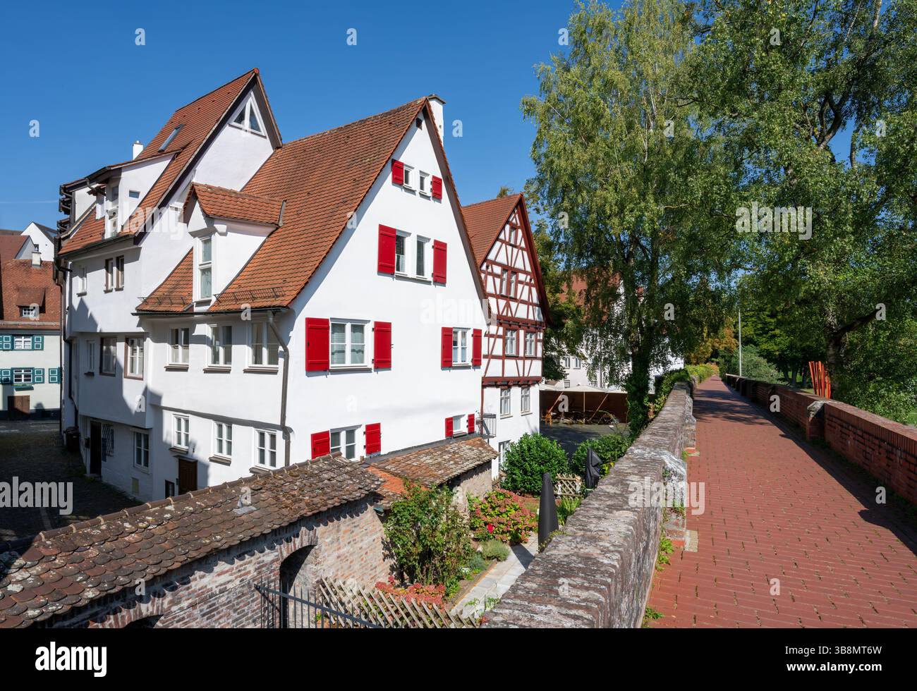 Historische Altstadt von Ulm (Deutschland) an der Stadtmauer Stockfoto
