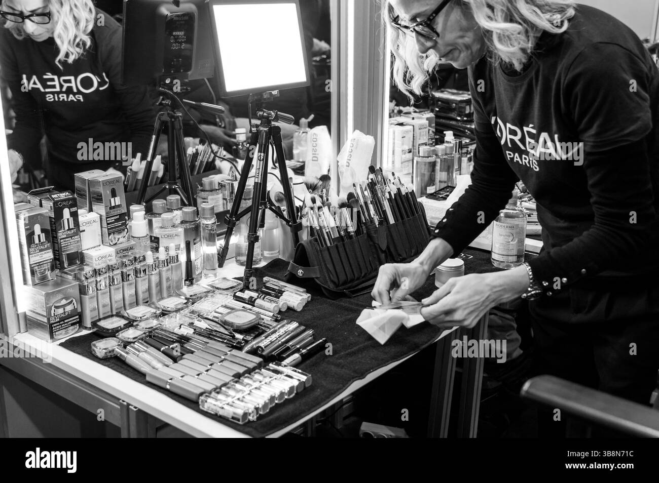 Februar 2024, Madrid, Spanien: BACKSTAGE MADRID MERCEDES BENZ FASHION WEEK.L'ORÃâ€°AL PARIS (Bild: © Oscar Manuel Sanchez/ZUMA Press Wire) Stockfoto