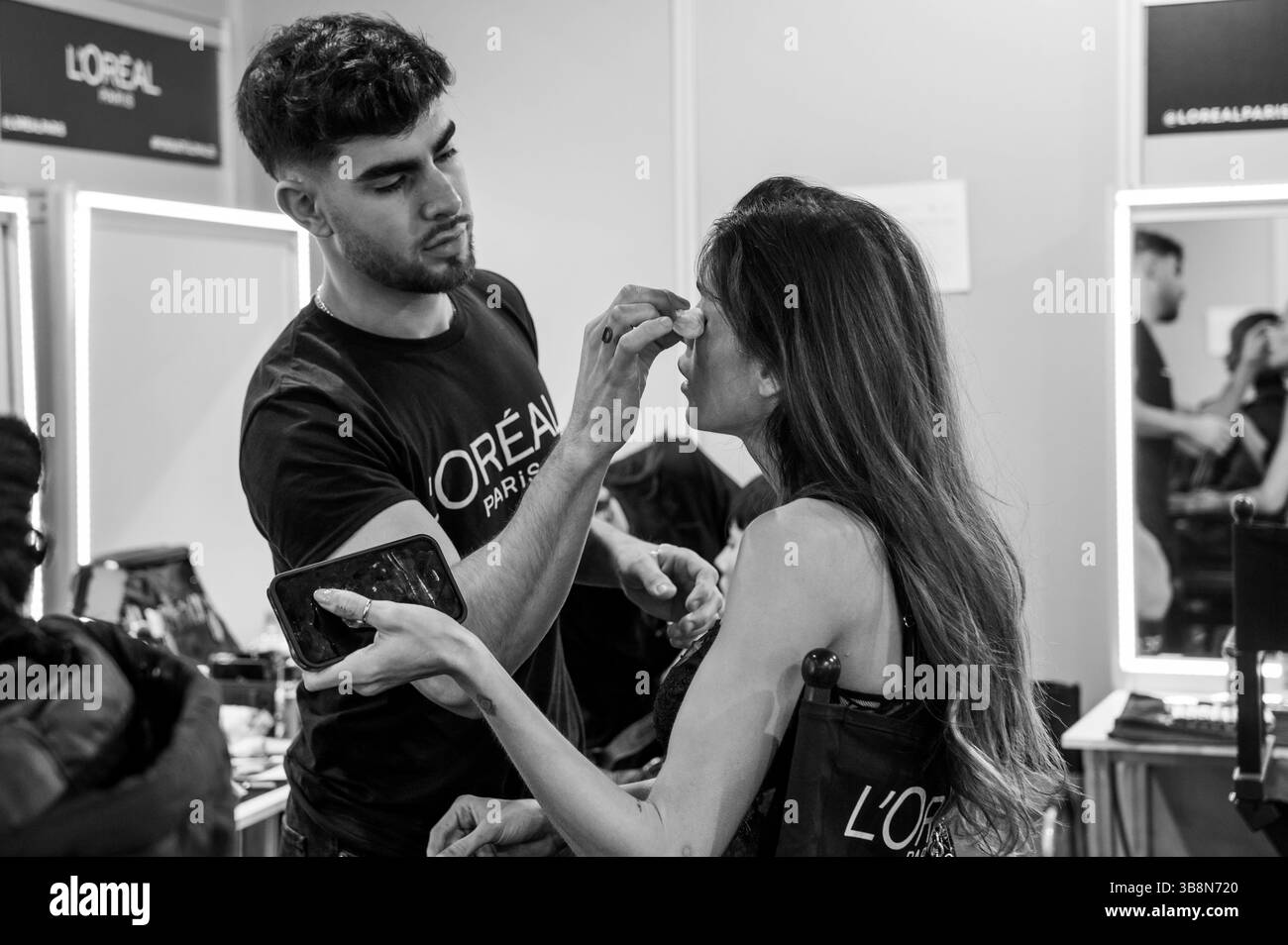 Februar 2024, Madrid, Spanien: BACKSTAGE MADRID MERCEDES BENZ FASHION WEEK.L'ORÃâ€°AL PARIS (Bild: © Oscar Manuel Sanchez/ZUMA Press Wire) Stockfoto