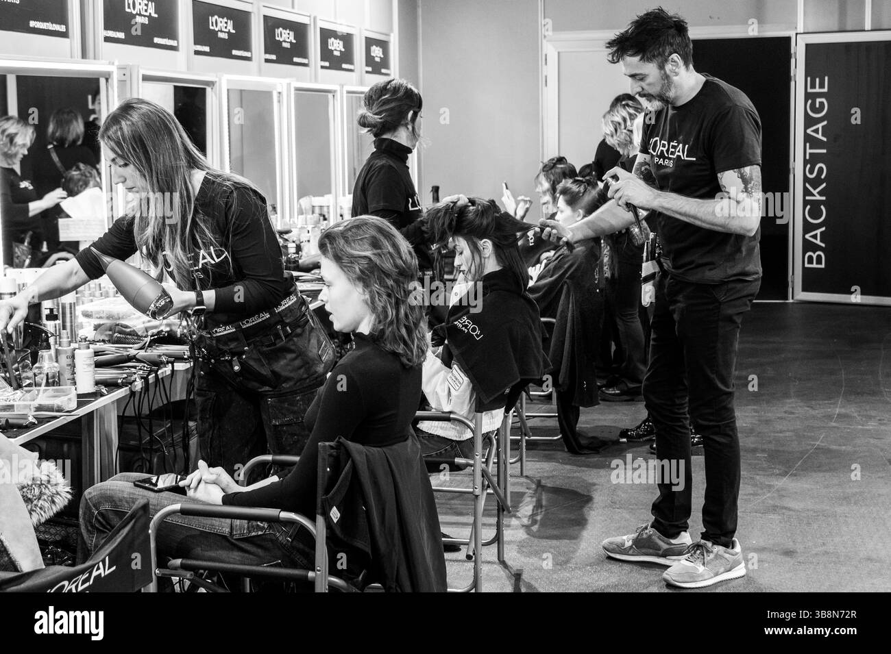 Februar 2024, Madrid, Spanien: BACKSTAGE MADRID MERCEDES BENZ FASHION WEEK.L'ORÃâ€°AL PARIS (Bild: © Oscar Manuel Sanchez/ZUMA Press Wire) Stockfoto