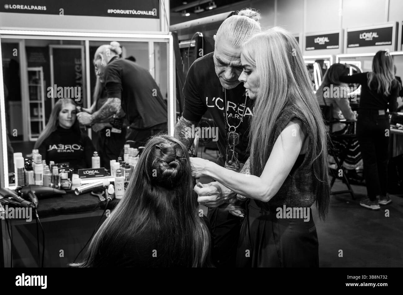 Februar 2024, Madrid, Spanien: BACKSTAGE MADRID MERCEDES BENZ FASHION WEEK.L'ORÃâ€°AL PARIS (Bild: © Oscar Manuel Sanchez/ZUMA Press Wire) Stockfoto