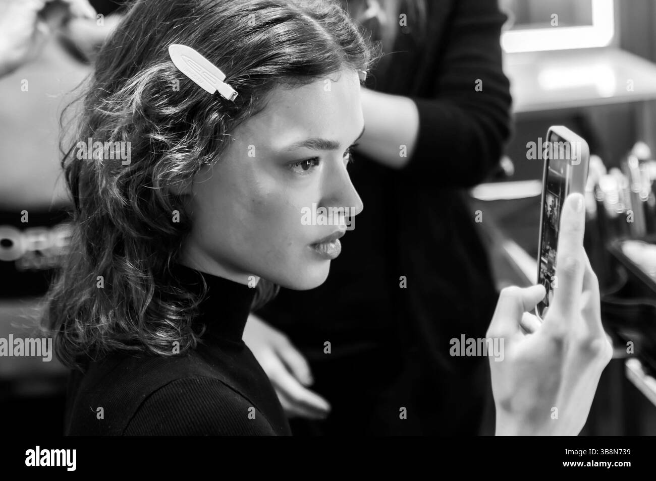 Februar 2024, Madrid, Spanien: BACKSTAGE MADRID MERCEDES BENZ FASHION WEEK.L'ORÃâ€°AL PARIS (Bild: © Oscar Manuel Sanchez/ZUMA Press Wire) Stockfoto