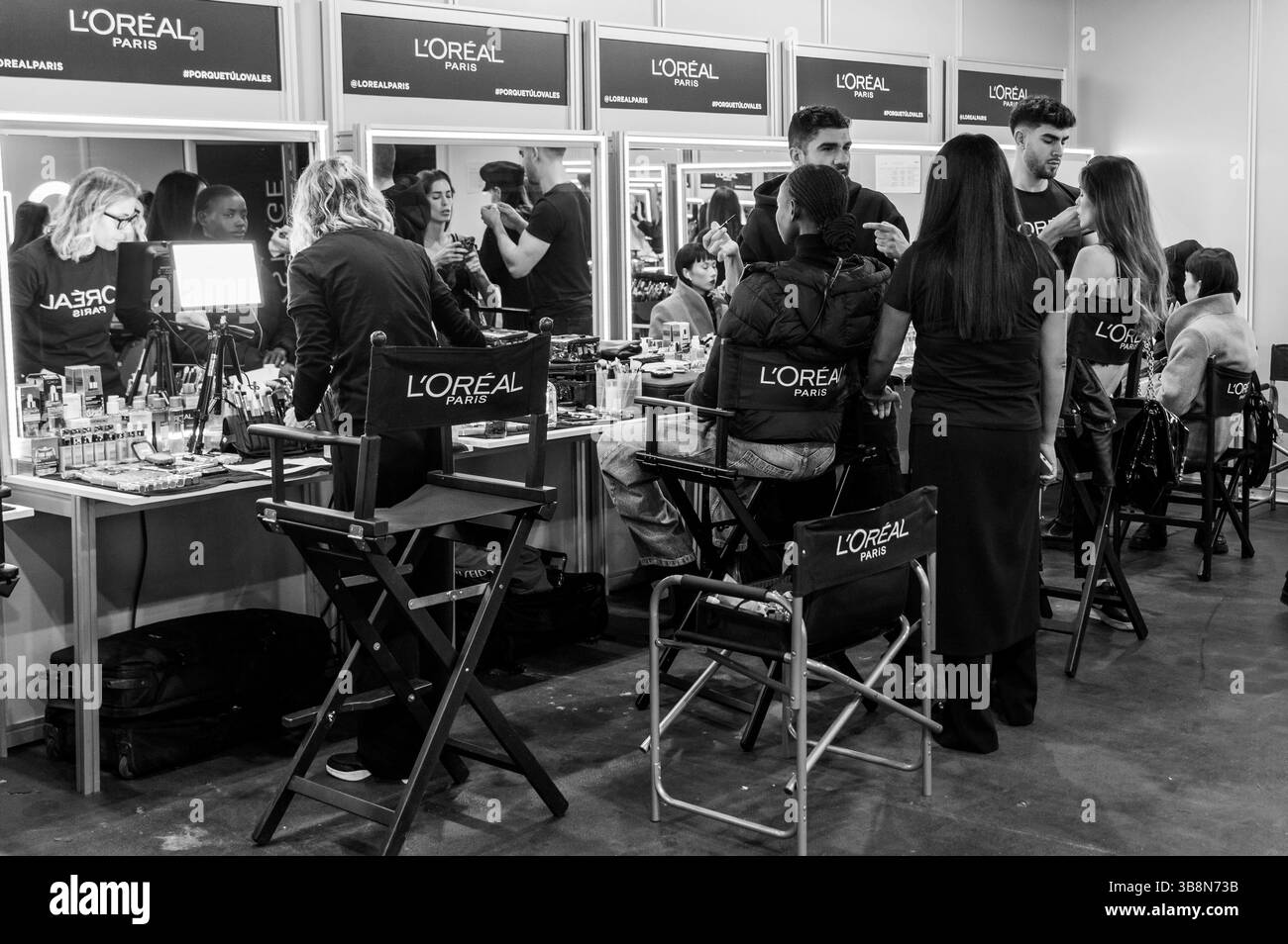 Februar 2024, Madrid, Spanien: BACKSTAGE MADRID MERCEDES BENZ FASHION WEEK.L'ORÃâ€°AL PARIS (Bild: © Oscar Manuel Sanchez/ZUMA Press Wire) Stockfoto