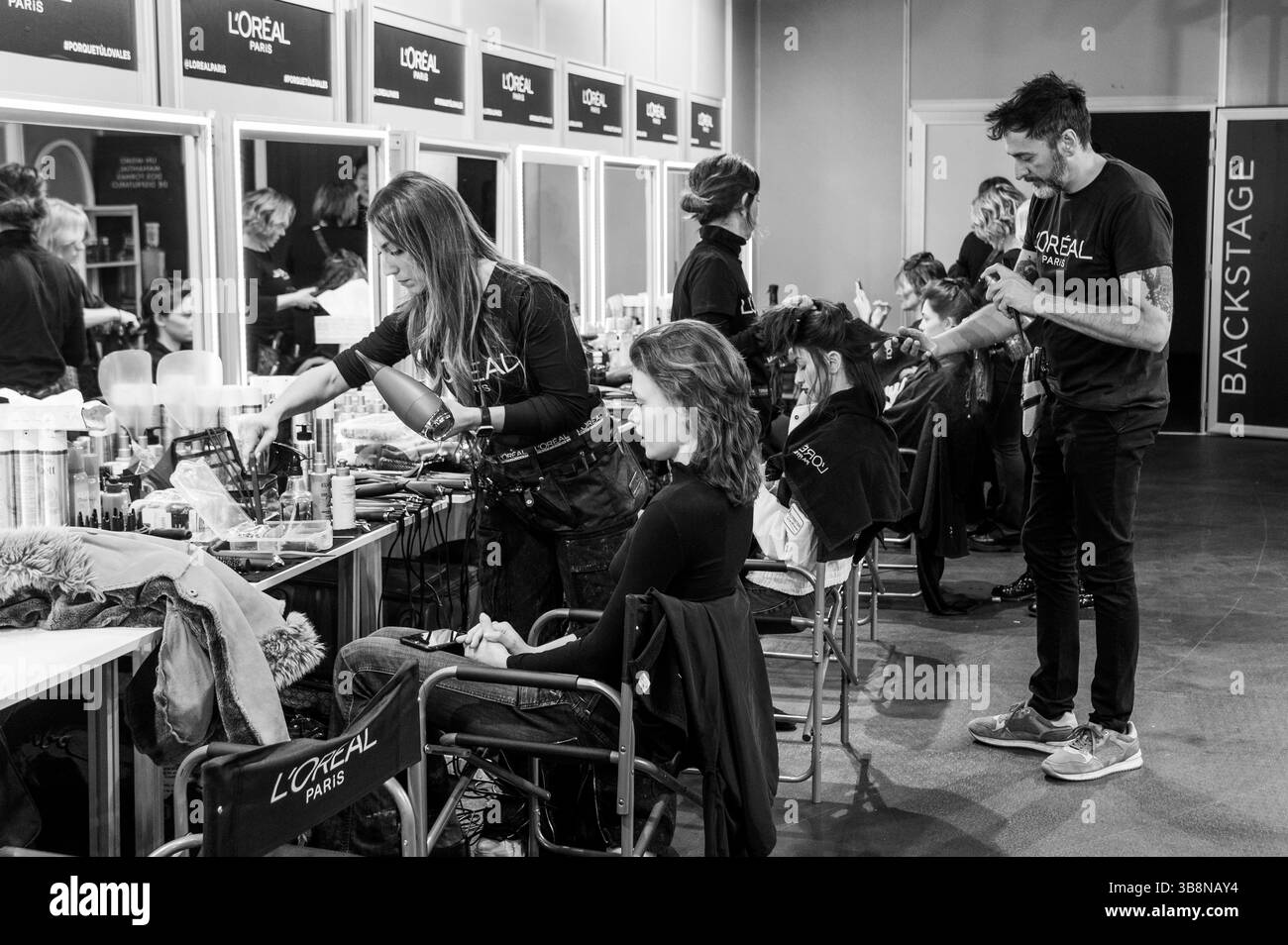 Februar 2024, Madrid, Spanien: BACKSTAGE MADRID MERCEDES BENZ FASHION WEEK.L'ORÃâ€°AL PARIS (Bild: © Oscar Manuel Sanchez/ZUMA Press Wire) Stockfoto
