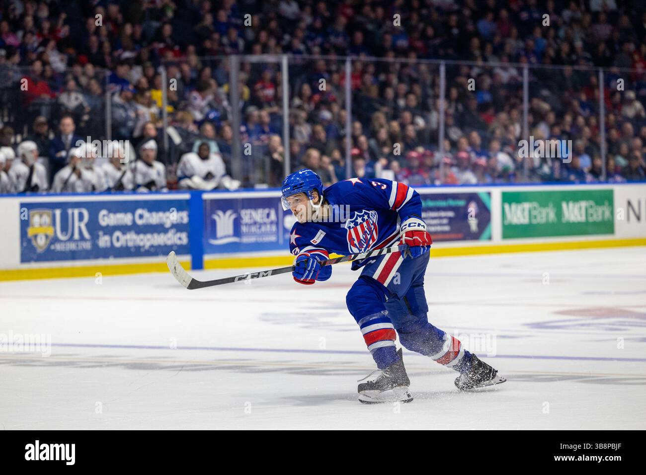 19. April 2024: Joseph Cecconi (3) der US-amerikanische Verteidiger Rochester Skates in der zweiten Periode gegen die Cleveland Monsters. Die Rochester Americans veranstalteten die Cleveland Monsters in einem Spiel der American Hockey League in der Blue Cross Arena in Rochester, New York. (Jonathan Tenca/CSM) (Bild: © Jonathan Tenca/CSM via ZUMA Press Wire) Stockfoto