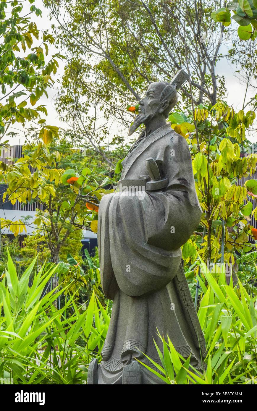 Statue von Qu Yuan, dem alten chinesischen Aristokraten und Dichter, im chinesischen Garten von Singapur. Stockfoto