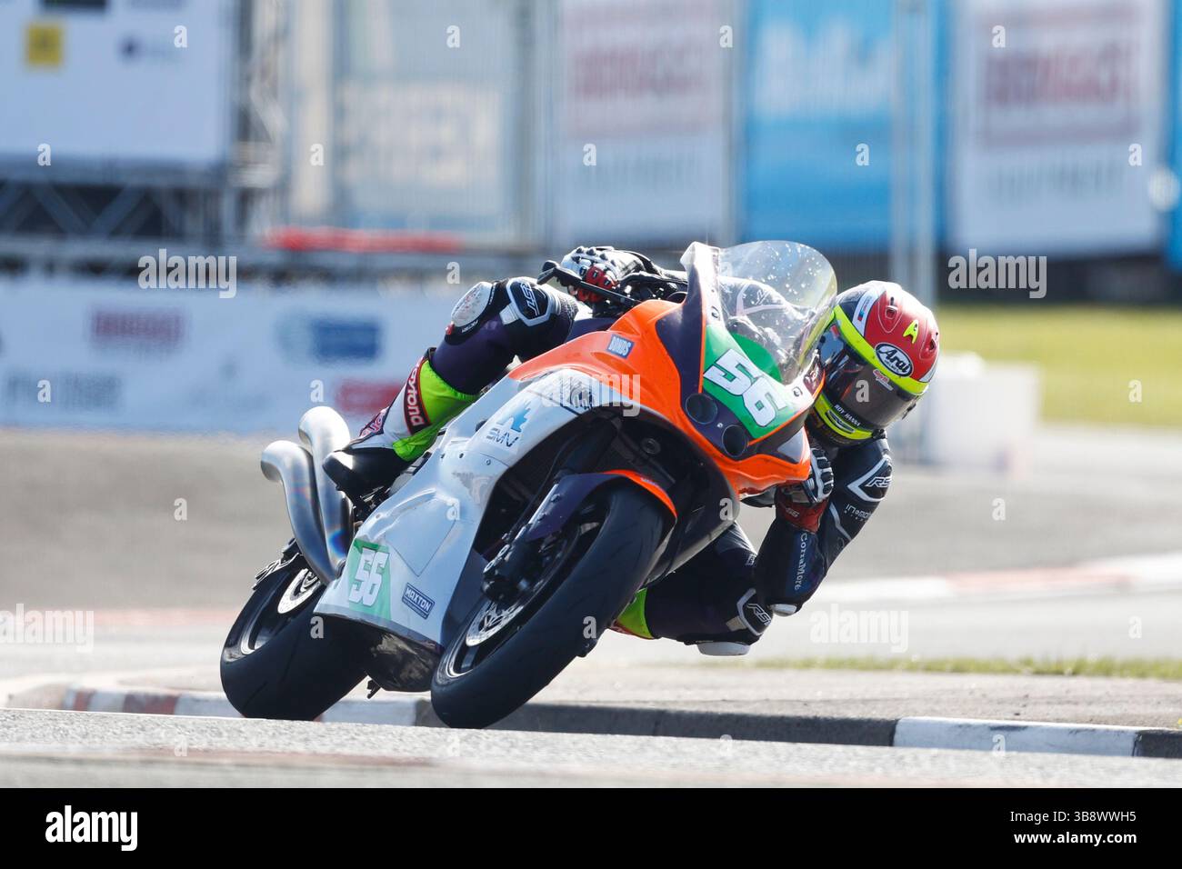 8. Mai 2025; Briggs EquipmentNorth West 200 Motorcycle Race, Portrush, Antrim, Nordirland; North West 200 Übungs- und Abendrennen; Adam McClean (Flitwick Motorcycles/SMV Yamaha) qualifizierte sich für den zweiten Platz in den SuperTwins Stockfoto