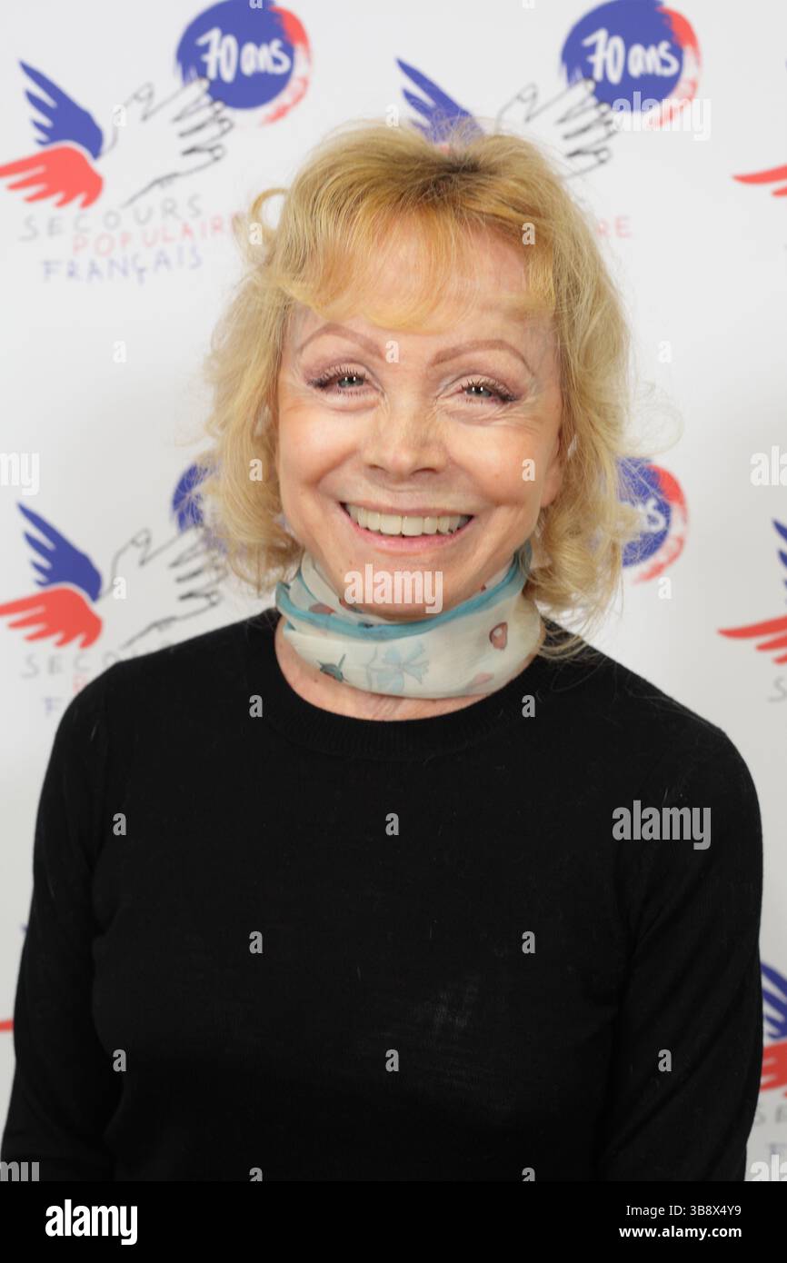Frankreich Paris : La Chanteuse francaise Isabelle Aubret aux 70 ans du Secours Populaire Francaise Francaise à l'UNESCO Stockfoto
