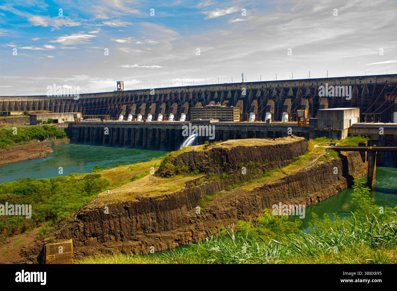 Das zweite Wasserkraftwerk der Welt „Itaipu“ Stockfoto