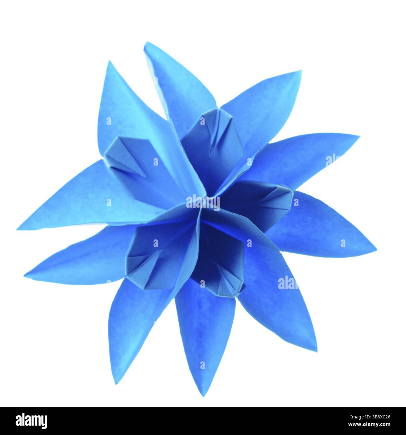 Blaue Schneeflocke der Origami-Einheit isoliert auf weißem Hintergrund Stockfoto