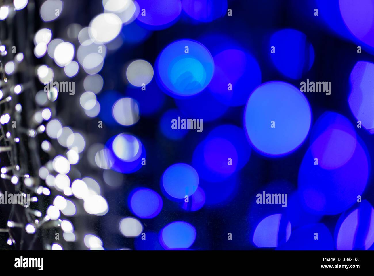 Bunter Bokeh Lights Abstrakter Hintergrund. Bokeh-Hintergrund mit hellen Lichtern. Festliche Overlay-Textur für die Fotobearbeitung, verschwommenes helles kreisförmiges Sha Stockfoto