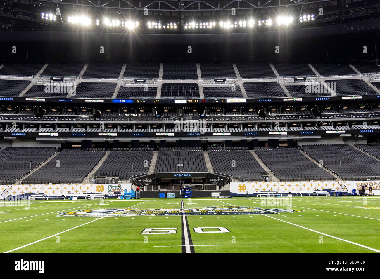 8. Oktober 2022: Ein allgemeiner Überblick über das Spielfeld vor der NCAA-Football-Action zwischen den BYU Cougars und den Notre Dame Fighting Irish im Allegiant Stadium in Las Vegas, Nevada. John Mersits/CSM. (Kreditbild: © John Mersits/CSM via ZUMA Press Wire) Stockfoto