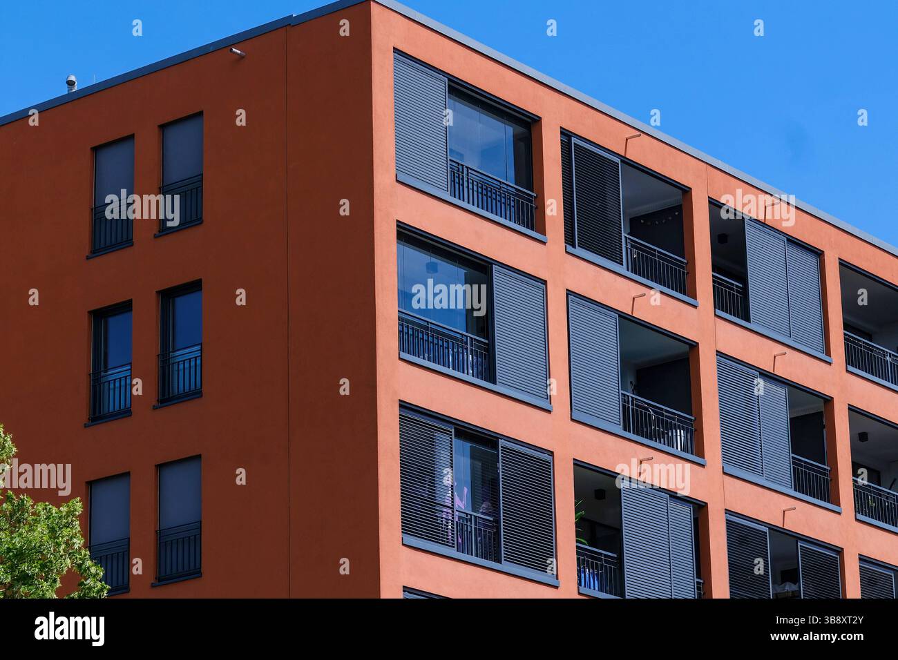 Düsseldorf 08.05.2025 Wohnungen Wohnungsnot Mietswohnung Mieten Mietpreis soziale Wohnungsbau Sozialwohnung Immobilien Wohnraummangel Wohnung Baustelle Neubau Mehrfamilienhaus Mietspiegel Mietpreisspiegel Immobilie Wohnungsmangel Baustau Wohnimmobilie Wohnungsimmobilien Mietpreise Altbau Leerstand Baumaterial Baustoffe Ballungsgebiet bezahlbarer Wohnraum CO2-Preis CO2 Bundes-Klimaschutzgesetz Heizen Heizung Klimapaket Mieter Vermieter Mietpreisbremse Klimasteuer Energiewende Büro Homeoffice Home-Office Konjunkturpaket Grundsteuererklärung Wohngeld Grundsteuererklärung Wohngeld Wohngeld Wohngeld Wohngeld Stockfoto