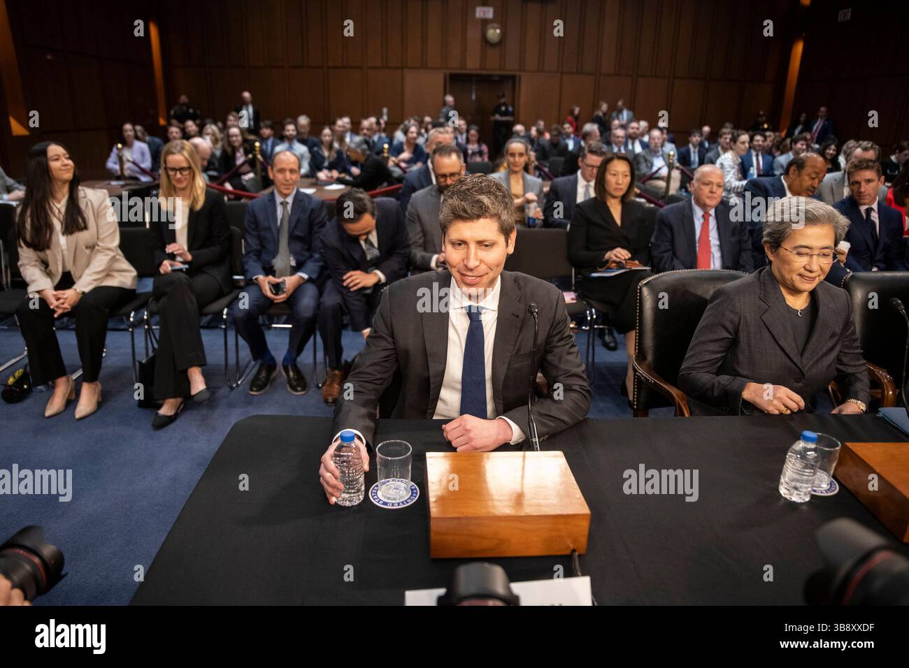 Sam Altman, CEO von Open AI, sitzt am Donnerstag, den 8. Mai 2025, vor einer Anhörung des Senatsausschusses für Handel, Wissenschaft und Verkehr, um den Sieg des KI-Rennens zu untersuchen, wobei der Schwerpunkt auf der Stärkung der Fähigkeiten der USA in den Bereichen Computing und Innovation liegt. (Foto: Mattie Neretin/SIPA USA) Credit: SIPA USA/Alamy Live News Stockfoto