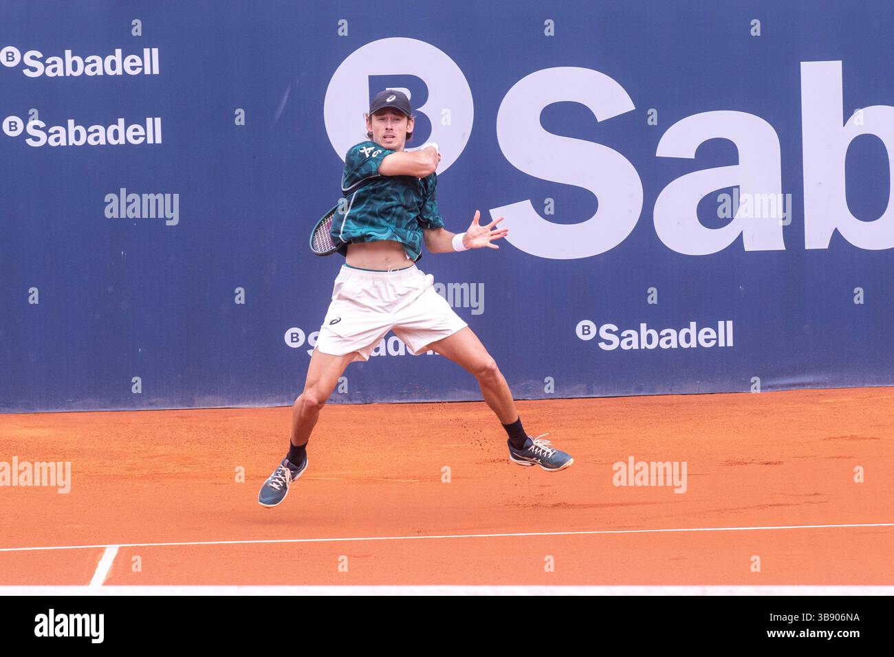 Alex de Minaur aus Australien während ihres 1. Rundenspiels bei den ATP 500 Barcelona Open Banc Sabadell. Trofeo Conde de Godó Stockfoto