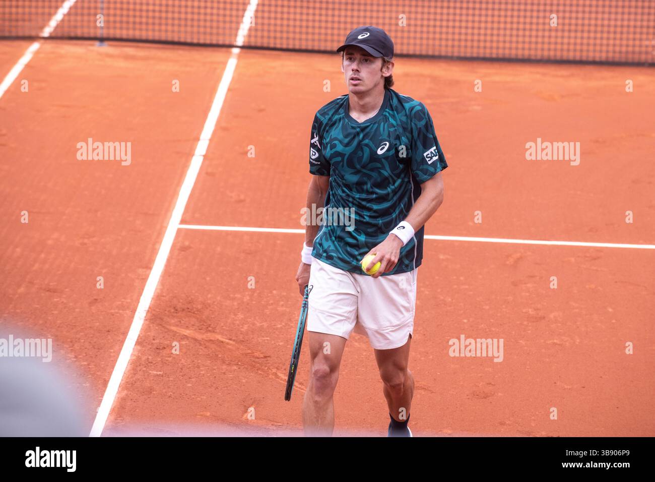 Alex de Minaur aus Australien während ihres 1. Rundenspiels bei den ATP 500 Barcelona Open Banc Sabadell. Trofeo Conde de Godó Stockfoto
