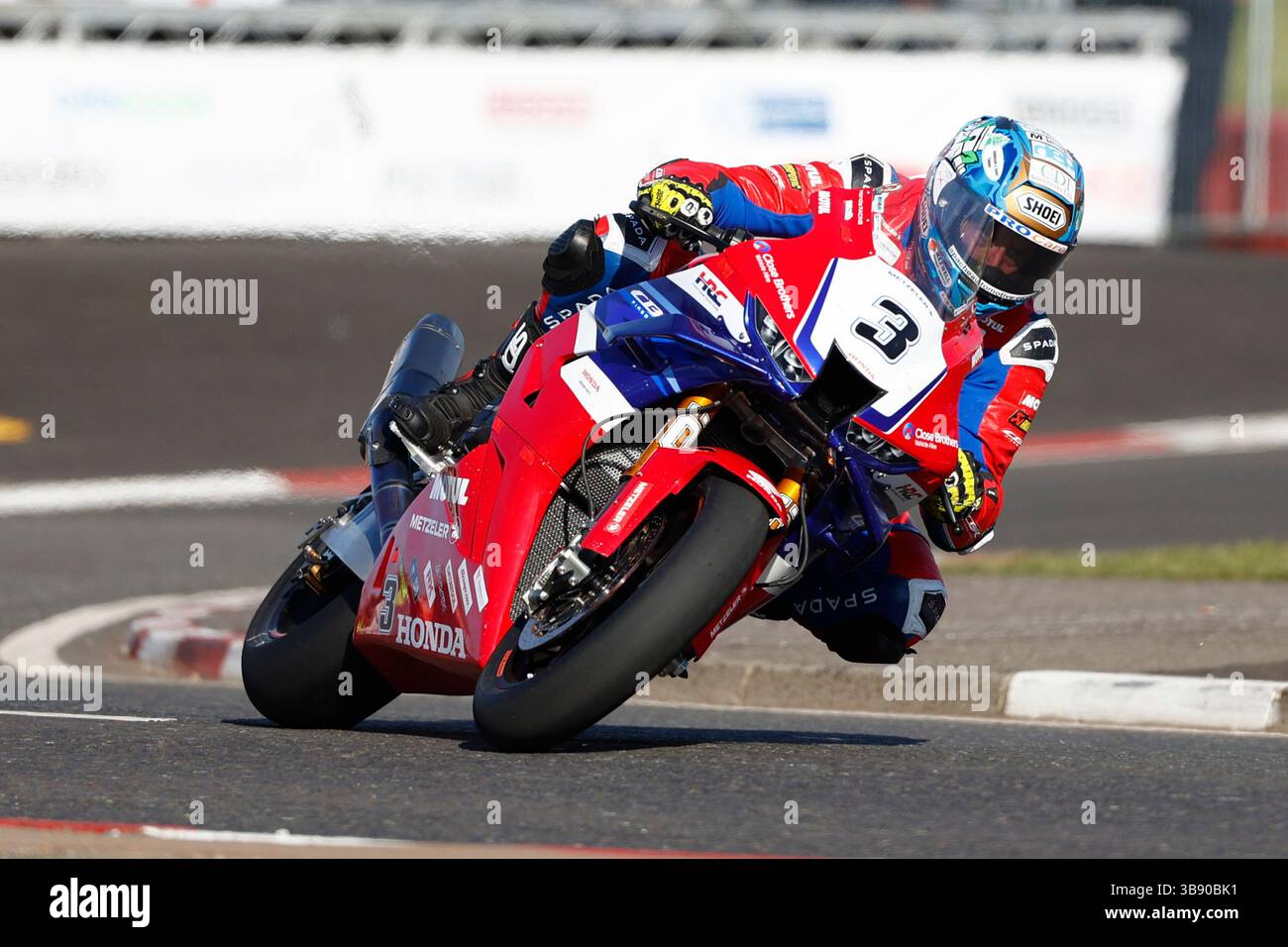 8. Mai 2025; Briggs EquipmentNorth West 200 Motorcycle Race, Portrush, Antrim, Nordirland; North West 200 Übungs- und Abendrennen; Dean Harrison (Honda Racing UK) belegte im ersten Superbike-Rennen den zweiten Platz Stockfoto