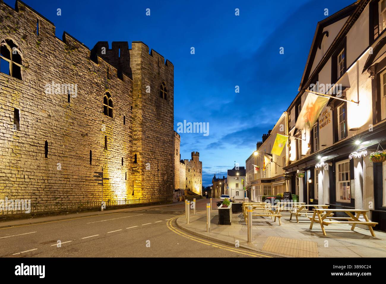 Abend im Caernarfon Castle, Gwynedd, Wales. Stockfoto
