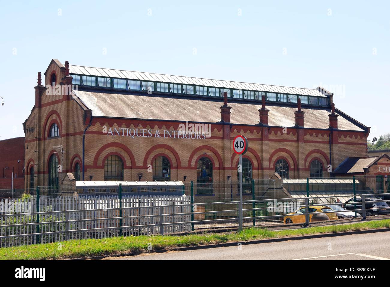 Die Pumpstation, heute ein antiker Ausstellungsraum, Penarth Road, Cardiff. Vom Mai 2025 im Frühjahr Stockfoto