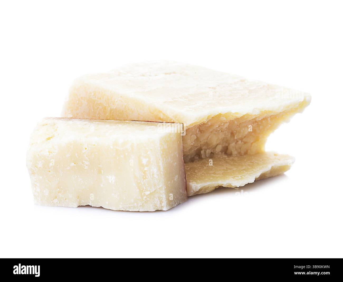 Parmesan Käse Teil isoliert auf weißem Hintergrund Stockfoto