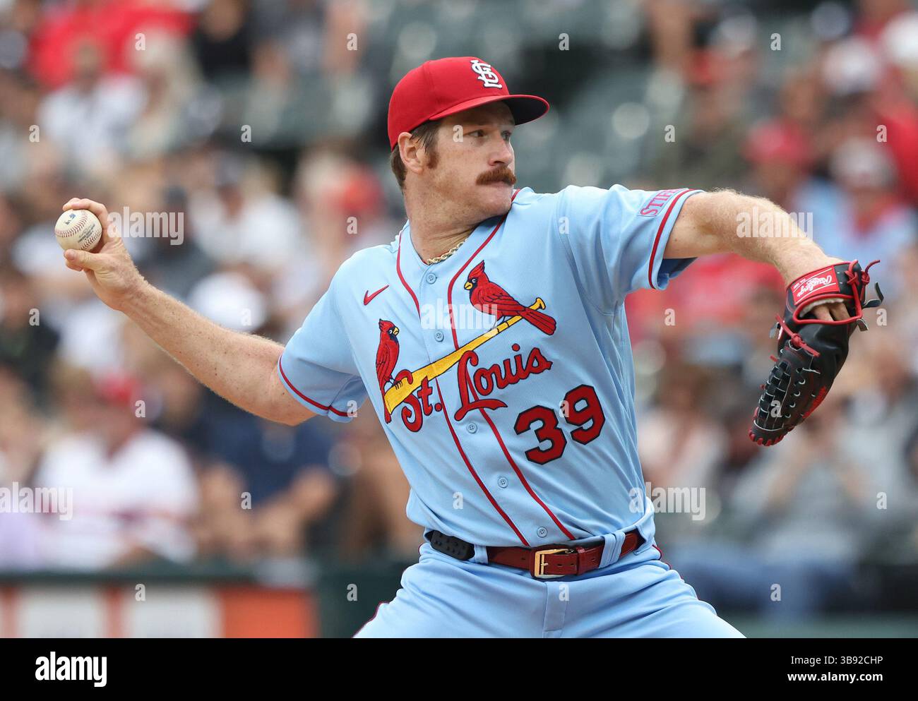 8. Juli 2023, Chicago, IL: St. Louis Cardinals Starting Pitcher Miles Mikolas (39) wirft gegen die Chicago White Sox im ersten Inning im garantierten Rate Field am Samstag, den 8. Juli 2023 in Chicago. (Foto: © John J. Kim/Chicago Tribune via ZUMA Press Wire) Stockfoto