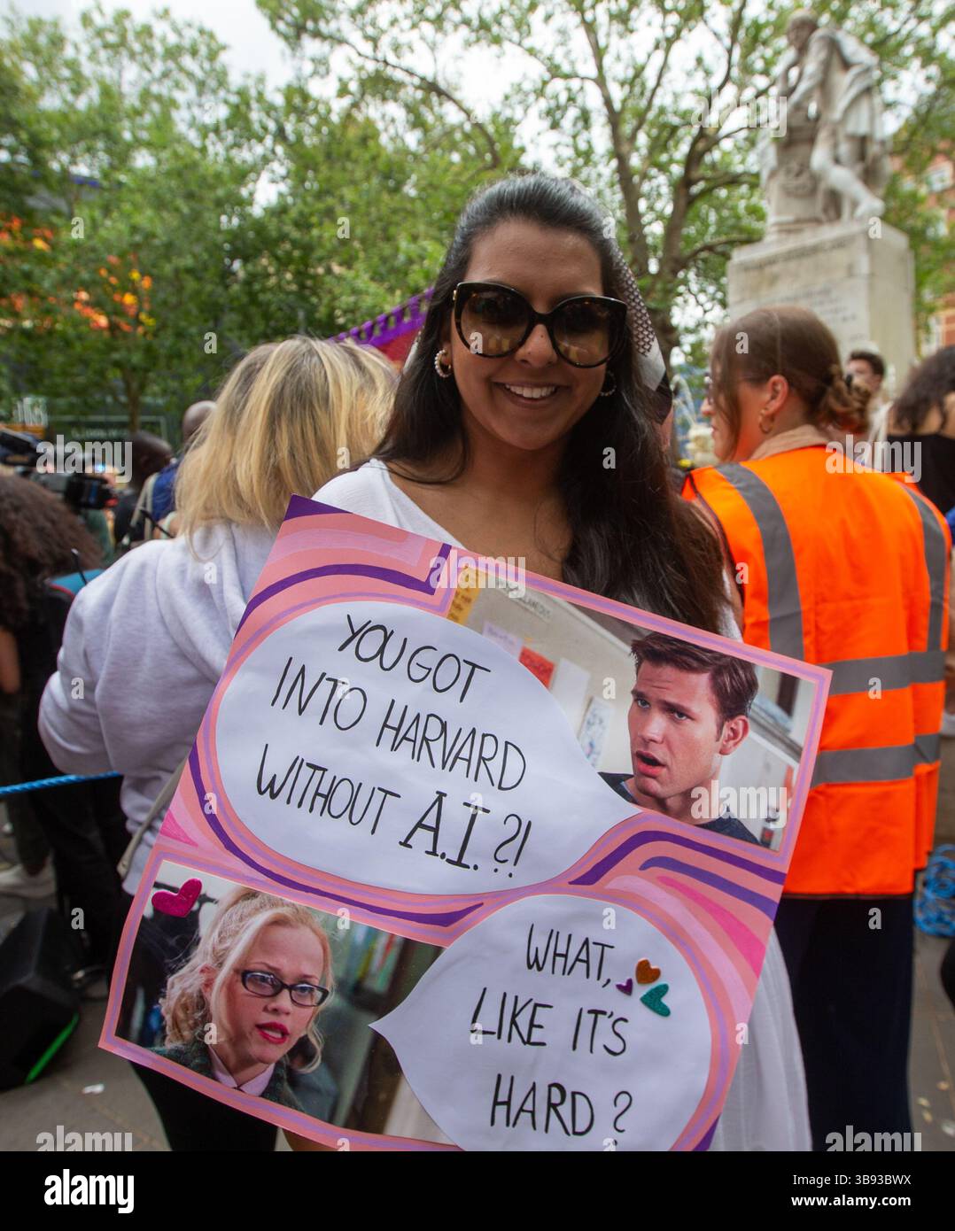 20. Juli 2023, London, England, Vereinigtes Königreich: Mitglieder der British Actors union Equity veranstalten einen Protest auf dem Leicester Square in Solidarität mit markanten Hollywood-Mitgliedern der Screen Actors Guild – American Federation of Television and Radio Artists (Foto: © Tayfun Salci/ZUMA Press Wire) Stockfoto 20. Juli 2023, London, England, Vereinigtes Königreich: Mitglieder der British Actors union Equity veranstalten einen Protest auf dem Leicester Square in Solidarität mit markanten Hollywood-Mitgliedern der Screen Actors Guild – American Federation of Television and Radio Artists (Foto: © Tayfun Salci/ZUMA Press Wire) Stockfoto