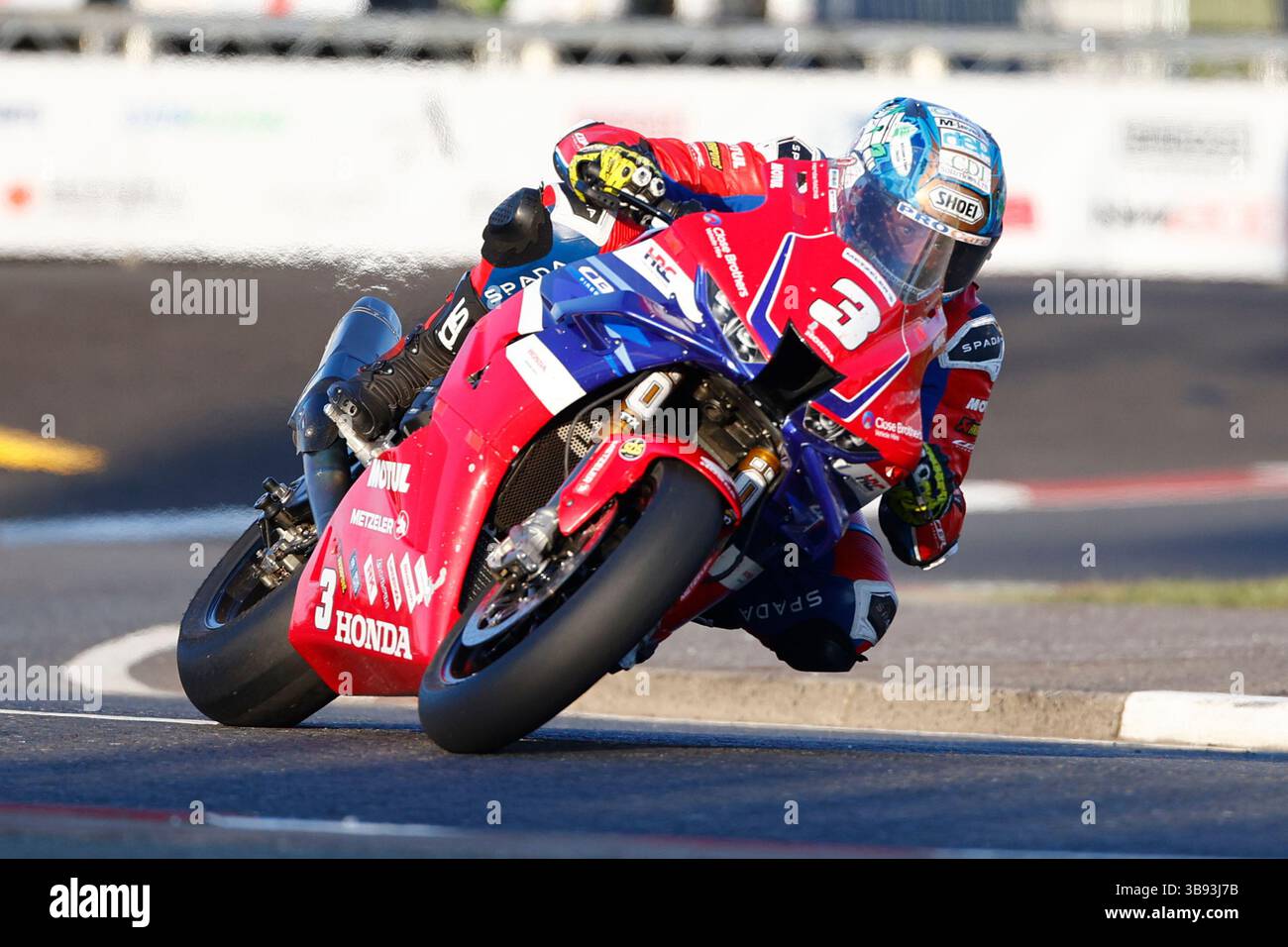 8. Mai 2025; Briggs EquipmentNorth West 200 Motorcycle Race, Portrush, Antrim, Nordirland; North West 200 Übungs- und Abendrennen; Dean Harrison (Honda Racing UK) belegt den zweiten Platz im Superstock-Rennen Stockfoto