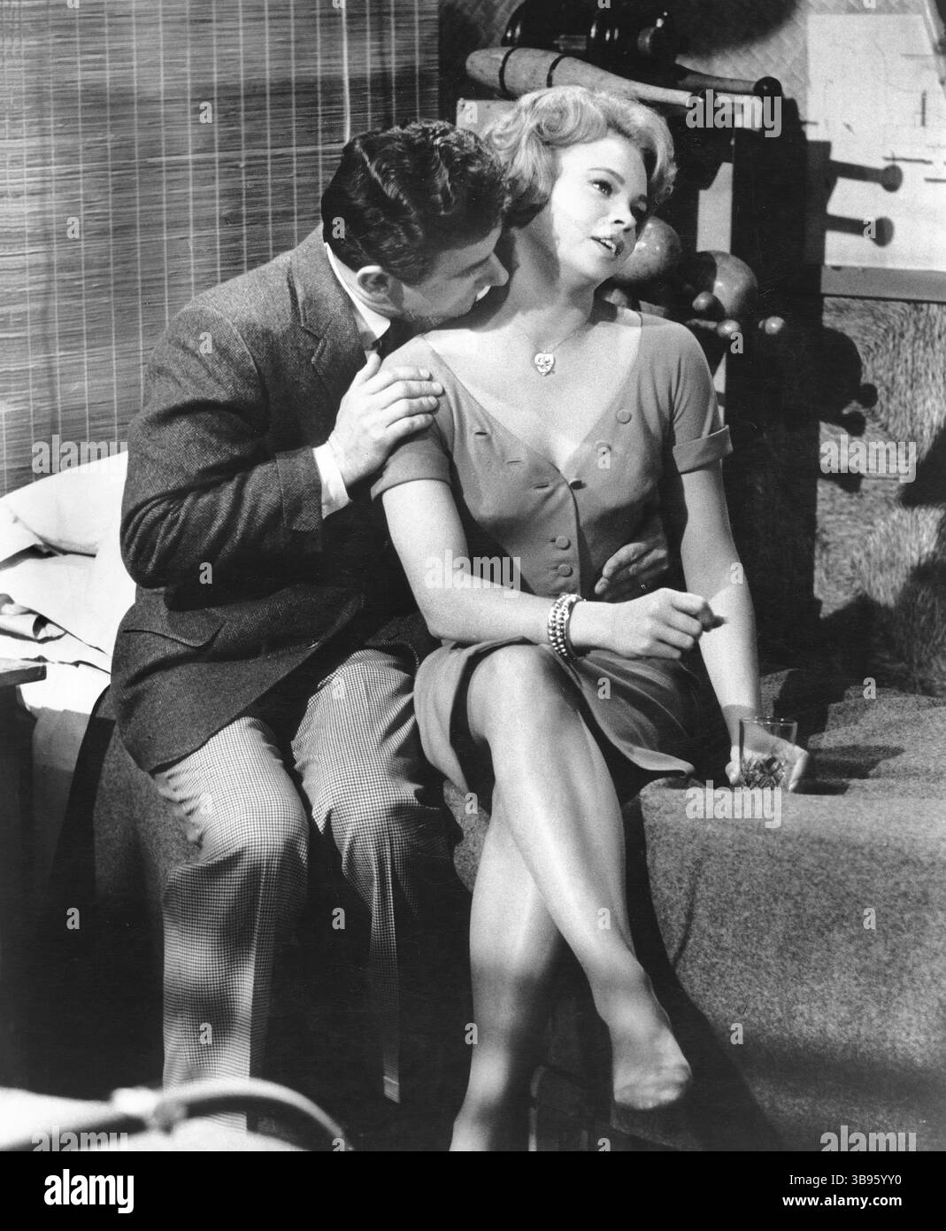 24. April 2021: Frankie Vaughan, Juliet Prowse, am Set des Films, „The Right Approach“, 20th Century-Fox, 1961 (Bild: © JT Vintage/Glasshouse Via ZUMA Press Wire) Stockfoto