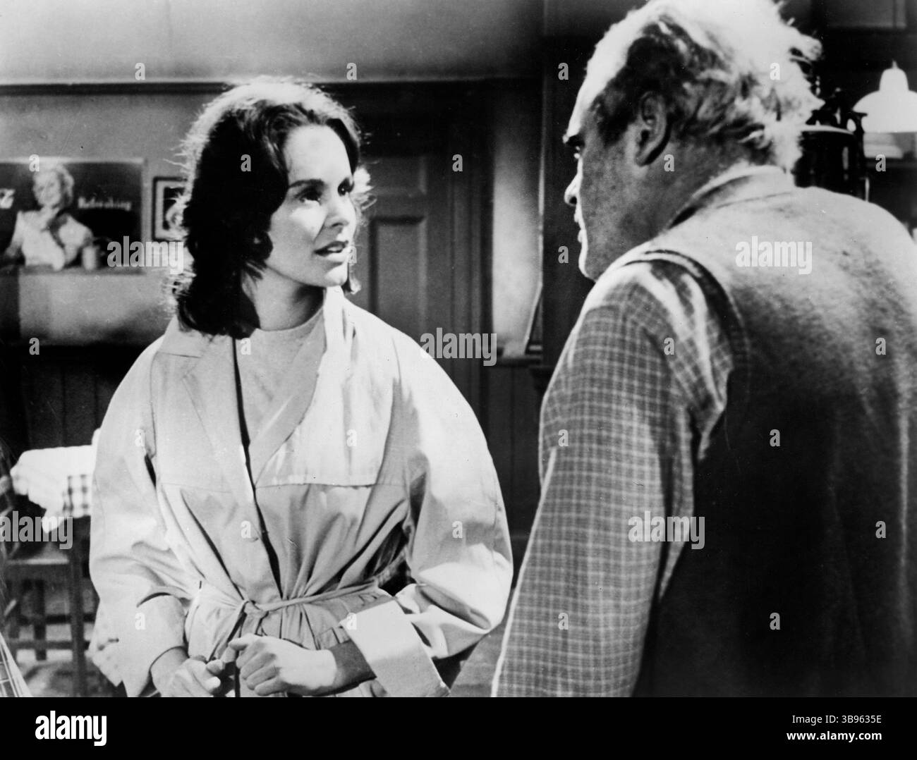 19. April 2021: Christina Gregg, Kenneth Griffith, am Set von The British Film, Rag Doll, Butcher's Film Service, 1961, veröffentlicht in den USA als Young, Wille and Eager, Manson Distributing Corporation, 1962 (Credit Image: © JT Vintage/Glasshouse via ZUMA Press Wire) Stockfoto