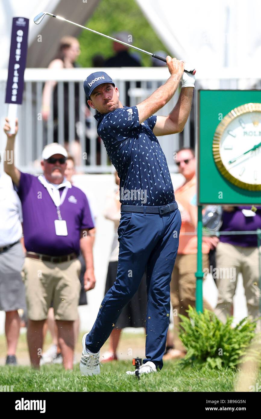 PHILADELPHIA, PA - MAY 08: Nick Taylor of Canada tees off at the 16th tee during the first round of the Truist Championship on May 8, 2025 at the Philadelphia Cricket Club in Philadelphia, Pennsylvania. (Photo by Rich Graessle/Icon Sportswire) (Icon Sportswire via AP Images) Stockfoto